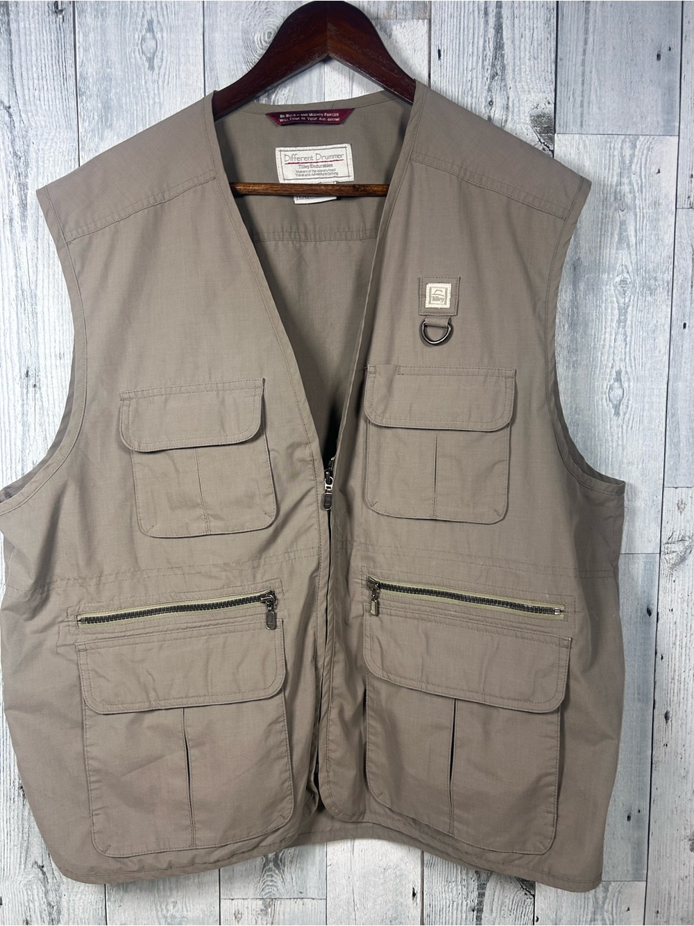 Tilley Different Drummer Men's XL Utility Fishing Safari Vest Gorpcore Outdoors
